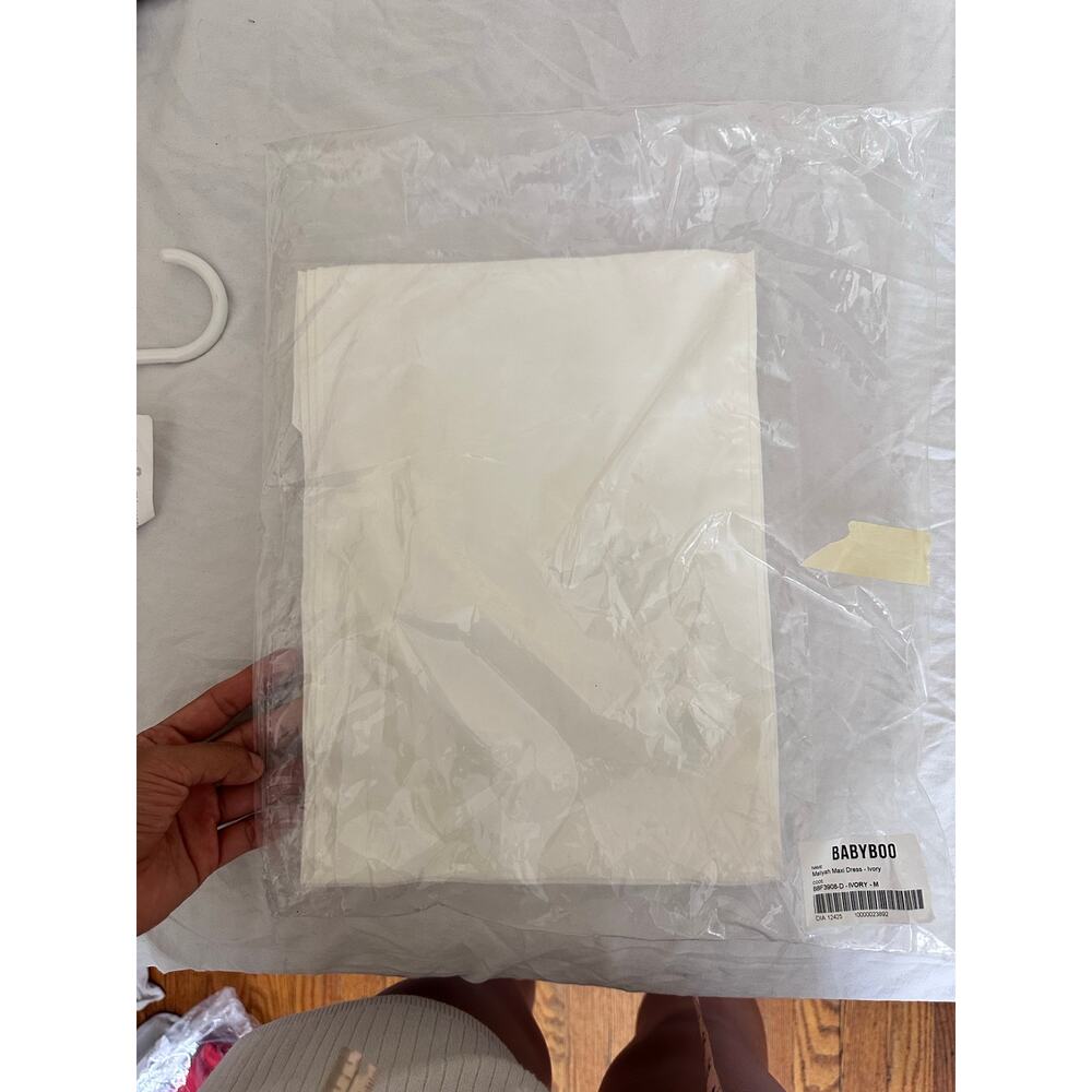 Elegant White Midi Dress - Picture 11 of 15